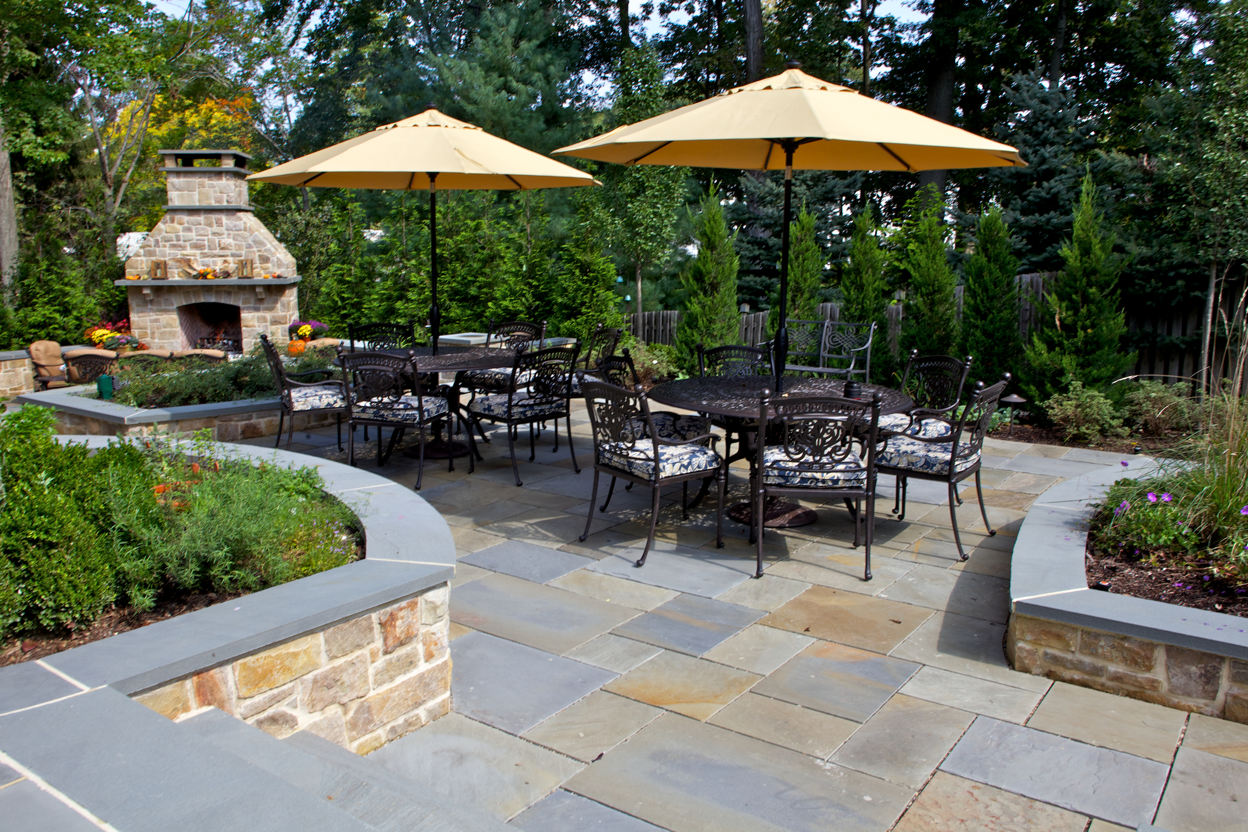 Terrific Paver Outdoor Patio Ideas with Patio Furniture