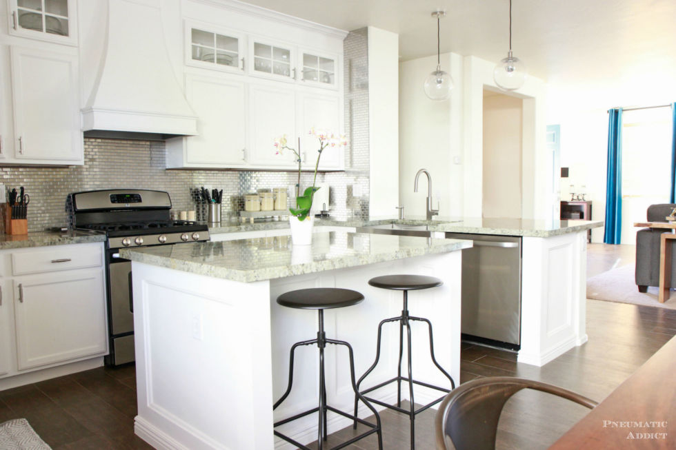 White Kitchen Cabinet Ideas for Vintage Kitchen Design 