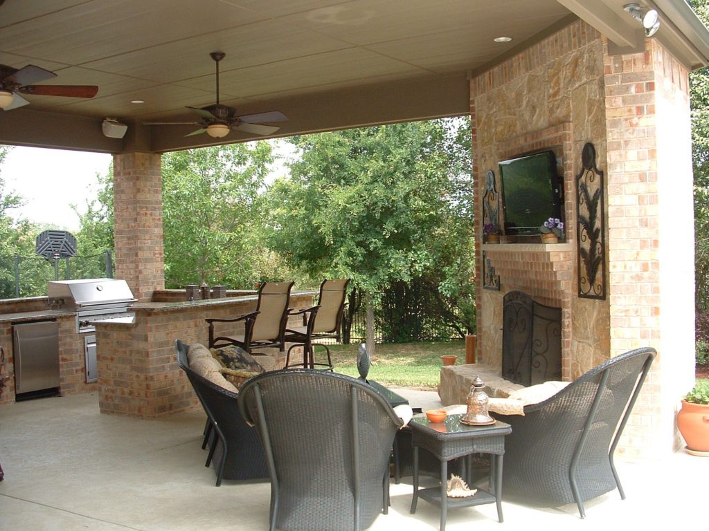 outdoor-kitchen-and-fireplace-design