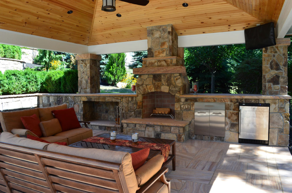 outdoor-kitchen-and-fireplaces-picture-ideas